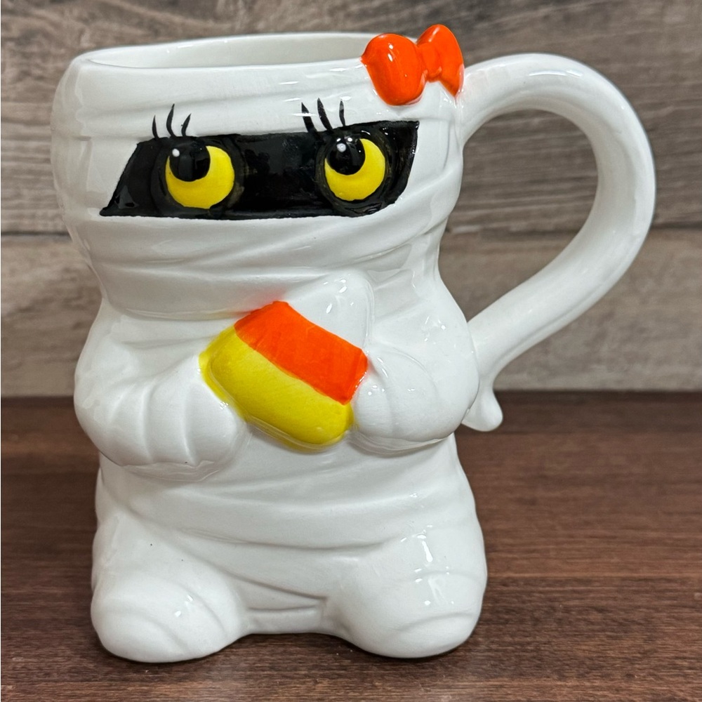 Super Cute  Girl Mummy Holding  Marshmallow  Halloween Mug - NEW